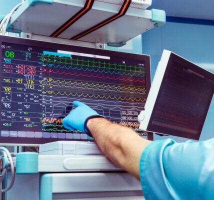 Badanie EKG w przychodni – jak zadbać o jakość zapisu i sprawny obieg wyniku? 4 Nowoczesne aparaty EKG